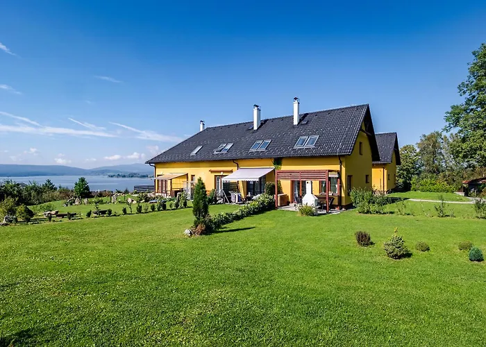 Jasmin Frymburk nad Vltavou